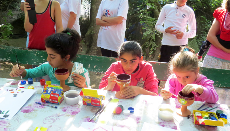 Девочки напряжены, хочется сделать лучше всех. Девочки напряжены, хочется сделать лучше всех.