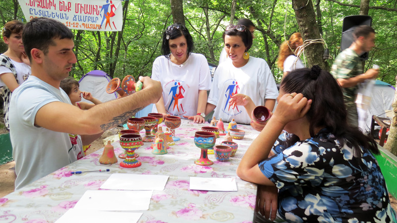 Жюри выбирает лучшую работу. Жюри выбирает лучшую работу.