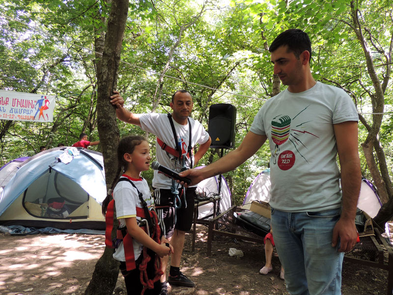 Перед прохождением. Каринка читает стихи. Перед прохождением. Каринка читает стихи.