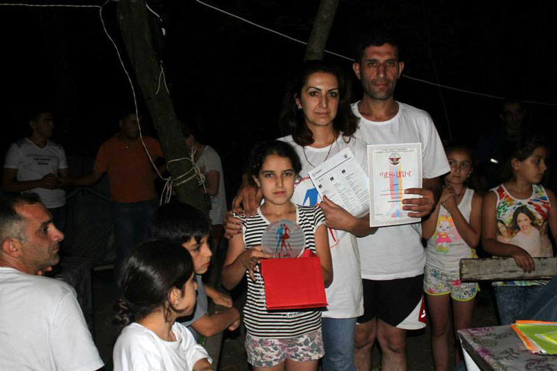 Cемья Роберта Чабузяна из Мартакерта заняла 1 место. Команда Нана. Cемья Роберта Чабузяна из Мартакерта заняла 1 место. Команда Нана.