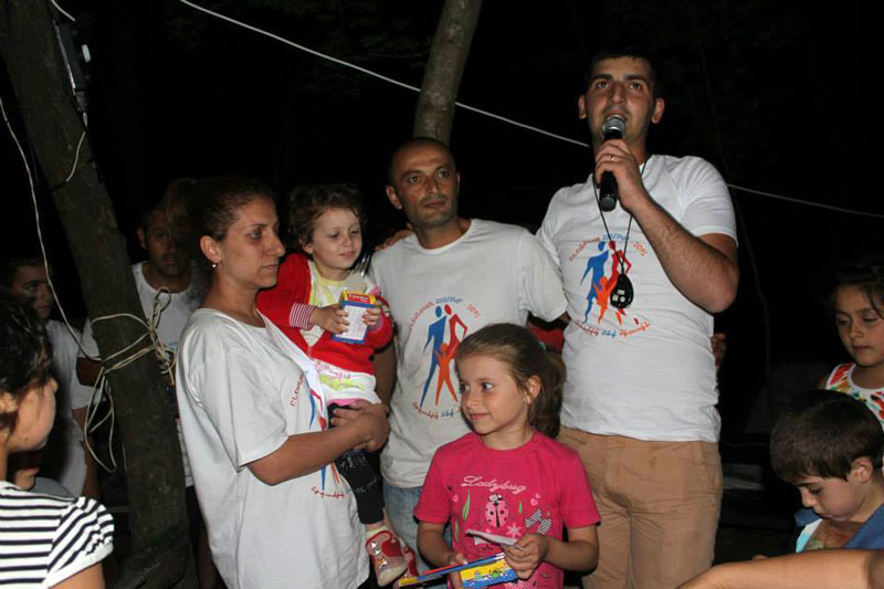 Семья Айказа Базияна из Степанакерта выиграла путёвку в Джермук. Команда Айказ. Семья Айказа Базияна из Степанакерта выиграла путёвку в Джермук. Команда Айказ.