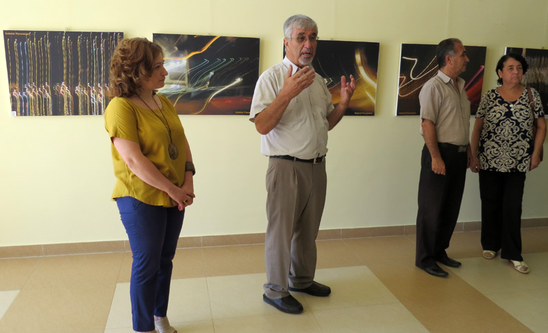 Габриел Паносян презентует свои работы. Габриел Паносян презентует свои работы.