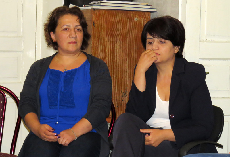 Слева на право: Алвард Григорян, корреспондент Слева на право: Алвард Григорян, корреспондент