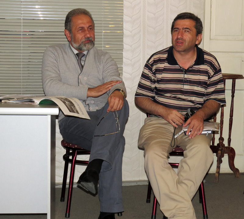 Слева преподаватель АрГУ, депутат НС НКР Гагик Багунц, .jpg Слева преподаватель АрГУ, депутат НС НКР Гагик Багунц, .jpg