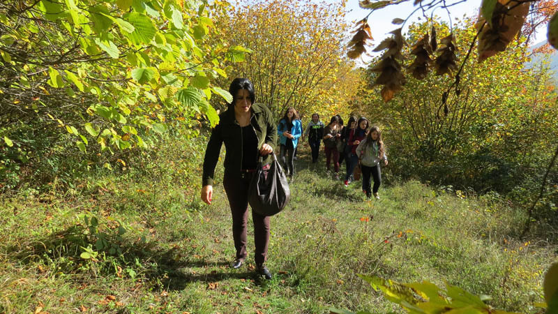Потом дорога сузилась и пошла в гору.