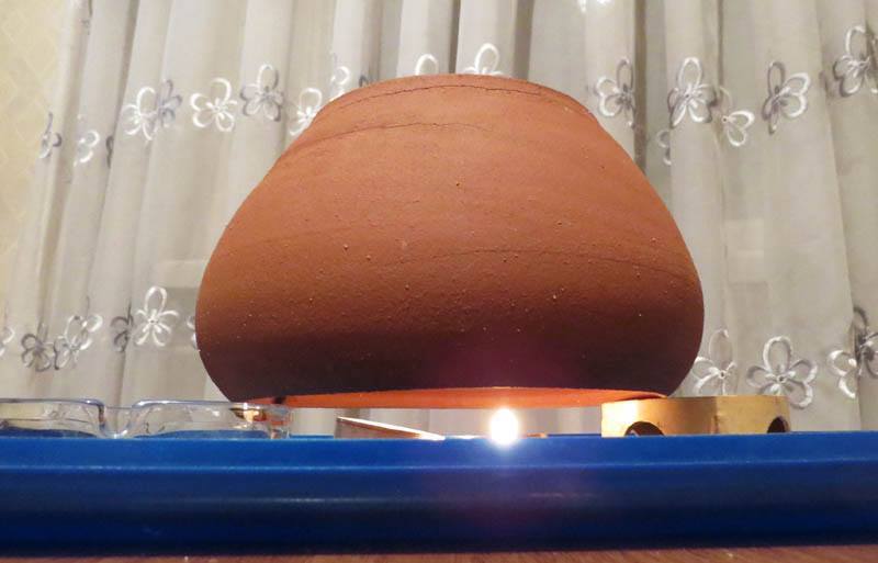 Под ними зажигаются 2-3 свечи. Под ними зажигаются 2-3 свечи.