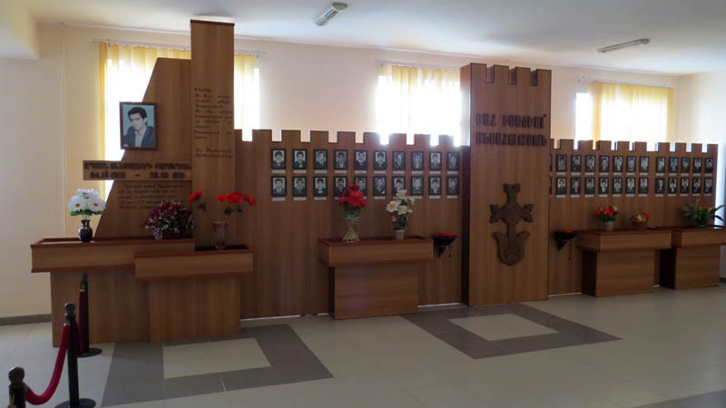 Уголок памяти погибшим ученикам этой школы.. Уголок памяти погибшим ученикам этой школы..