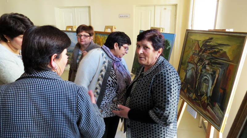 Пришли посмотреть работы и преподаватели школы. Пришли посмотреть работы и преподаватели школы.