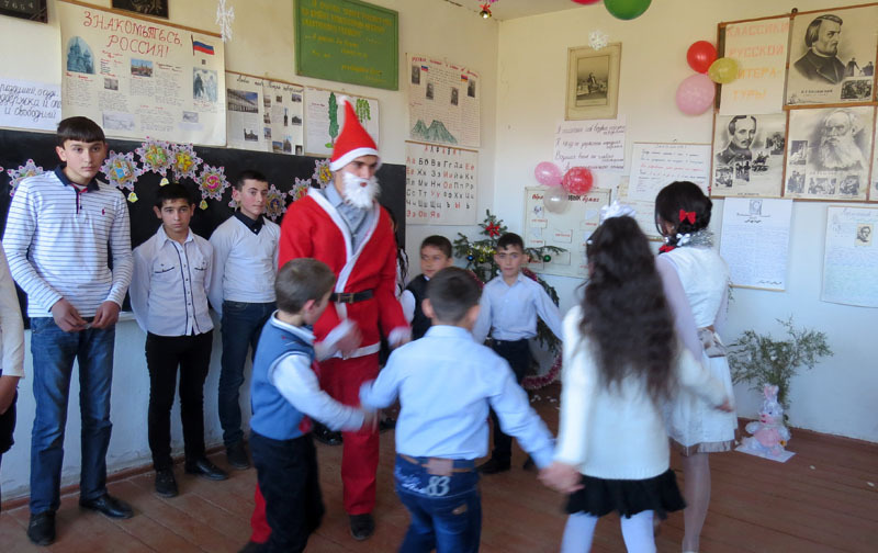 Хоровод с Дедом Морозом.