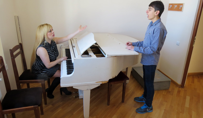 Урок с Аленом Арустамяном, дипломантом конкурса «Возрождение Гюмри». Получил номинацию за лучшее исполнение армянских песнен.