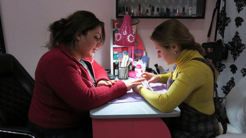 Ногтевой сервис. Чистка и покрытие ногтей. Входит также наращивание, шлак, нанесение декоративных рисунков. Ногтевой сервис. Чистка и покрытие ногтей. Входит также наращивание, шлак, нанесение декоративных рисунков.