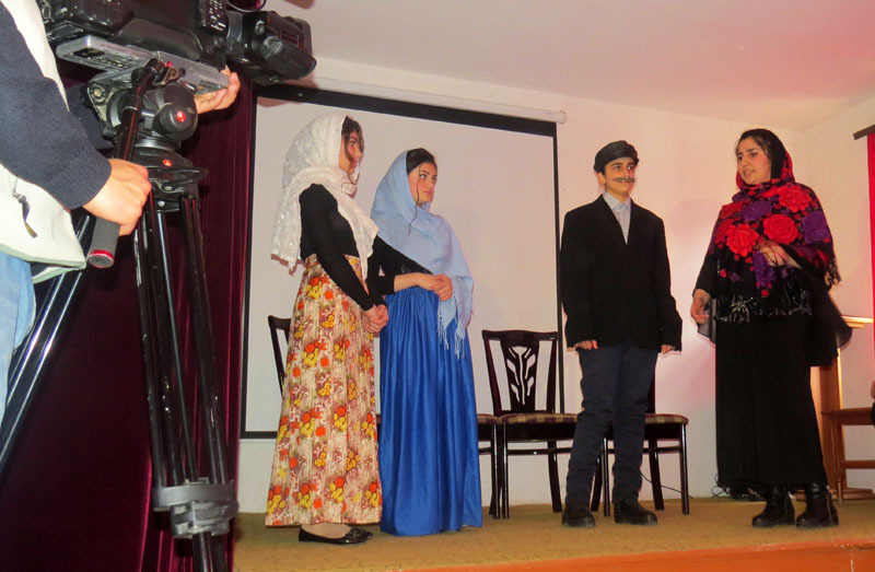 Сцена из спектакля. Сцена из спектакля.