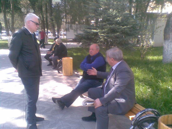 undefinedВечеслав Гобозов. Экс глава Комитета по Печати, СМИ, ныне представитель Президента в Парламенте. Подходит присоединяется к беседе. Вечеслав Гобозов. Экс глава Комитета по Печати, СМИ, ныне представитель Президента в Парламенте. Подходит присоединяется к беседе.