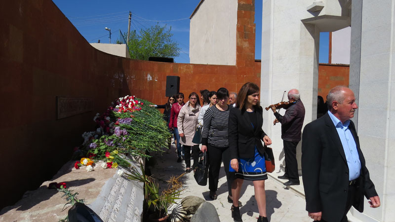 Представители властей НКР, духовенства, общественности, жители города Степанакерта почтили память безвинных жертв Геноцида. Мемориальный комплекс Степанакерта. 24.04.2016г. Представители властей НКР, духовенства, общественности, жители города Степанакерта почтили память безвинных жертв Геноцида. Мемориальный комплекс Степанакерта. 24.04.2016г.