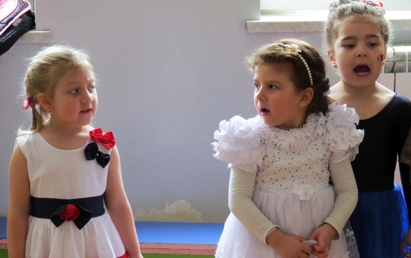 Утренник в Степанакертском детсаду. Утренник в Степанакертском детсаду.