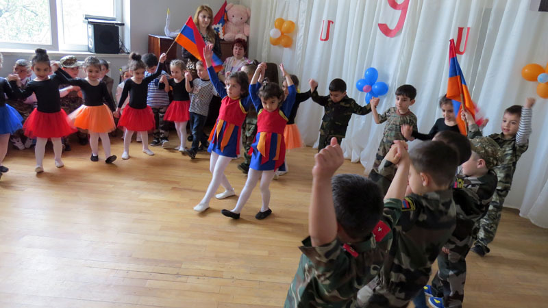 Утренник в Степанакертском детсаду. Утренник в Степанакертском детсаду.