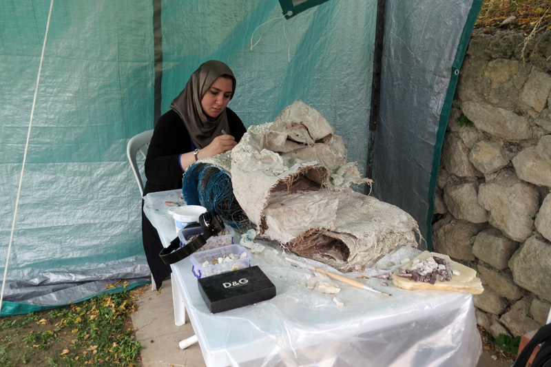 Скульптор из Египта Марва Кендел за работой.