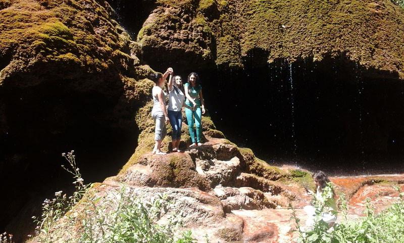 Наши новые знакомsе Кнар, Мери и Этери пришли на место раньше нас. Наши новые знакомsе Кнар, Мери и Этери пришли на место раньше нас.