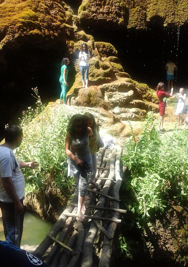 Переход по мостику от Зонтиков на противоположный берег речки. Переход по мостику от Зонтиков на противоположный берег речки.