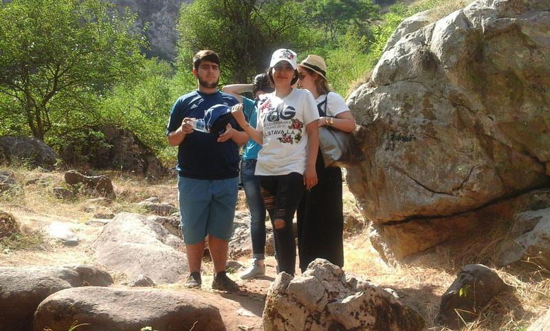 Эва со своими детьми. Эва со своими детьми.