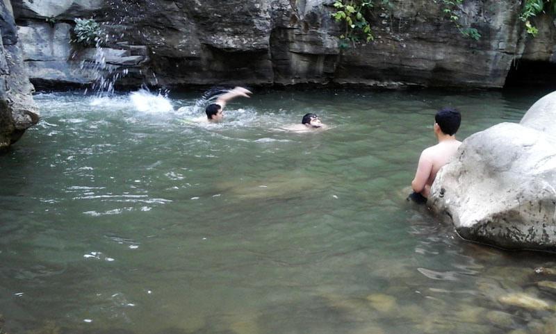 Пацанов еле вытащили из воды... Пацанов еле вытащили из воды...